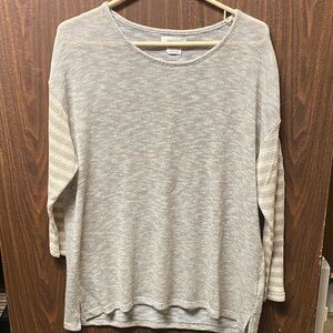 Van Heusen Heathered Gray and Cream Long Sleeve Tee